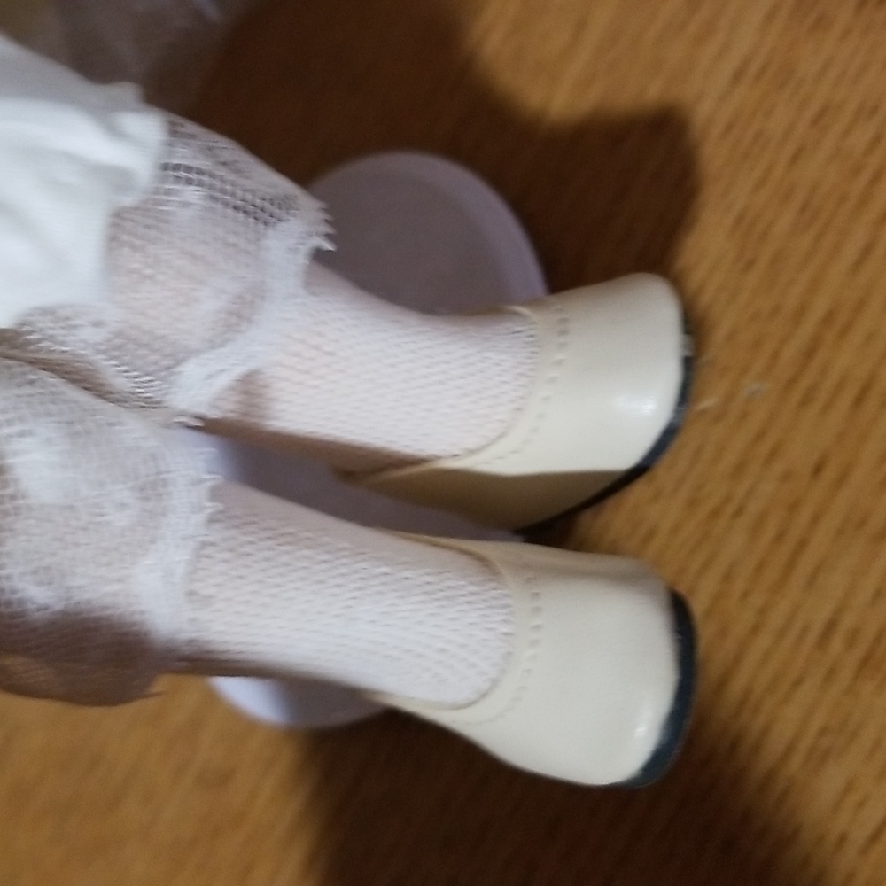 Porcelain doll - Picture 8 of 8